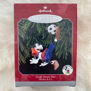 Hallmark Disney Ornament Goofy Soccer Star
